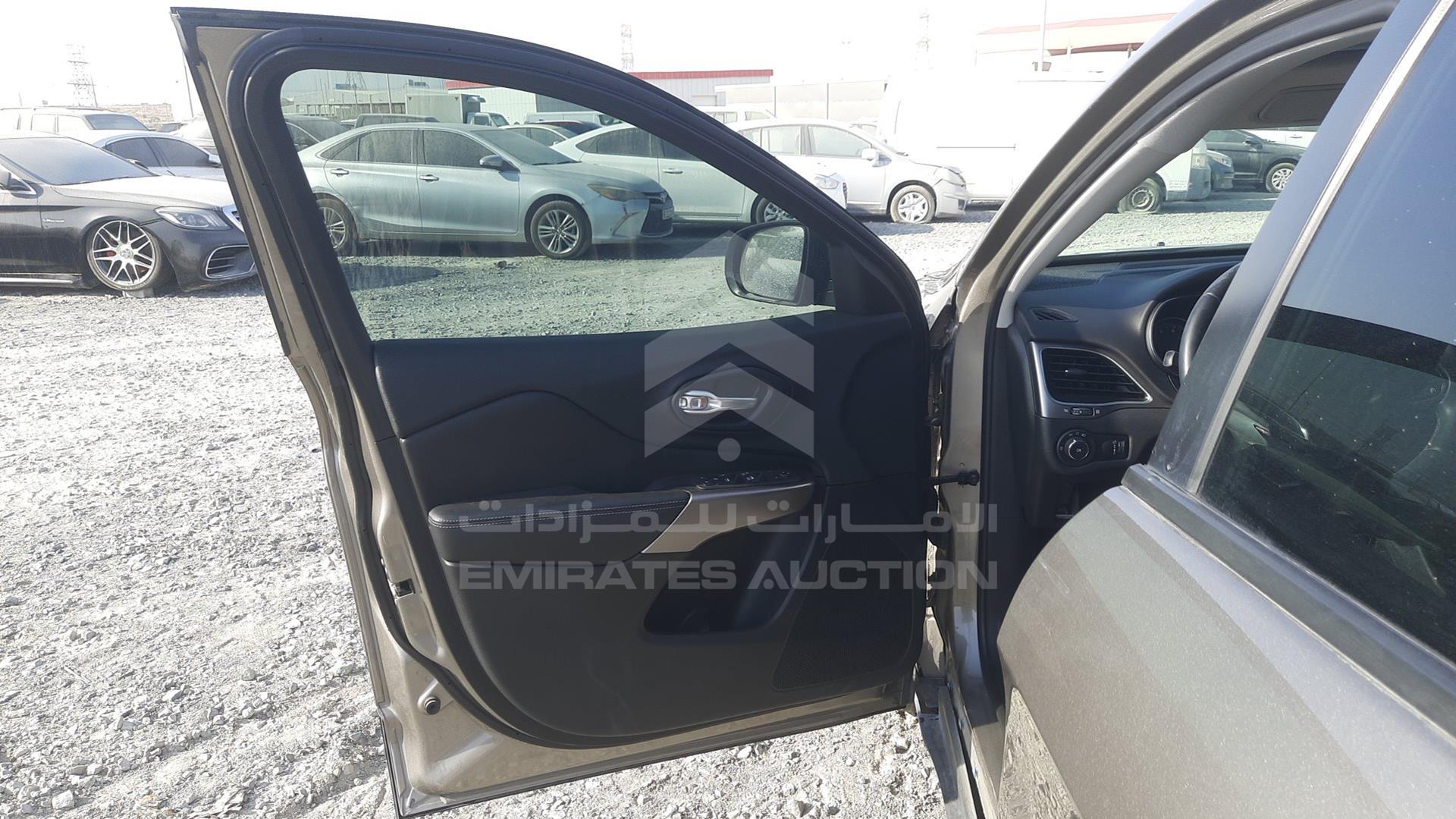 2019 JEEP CHEROKEE VIN: 1C4PJLAX4KD403712