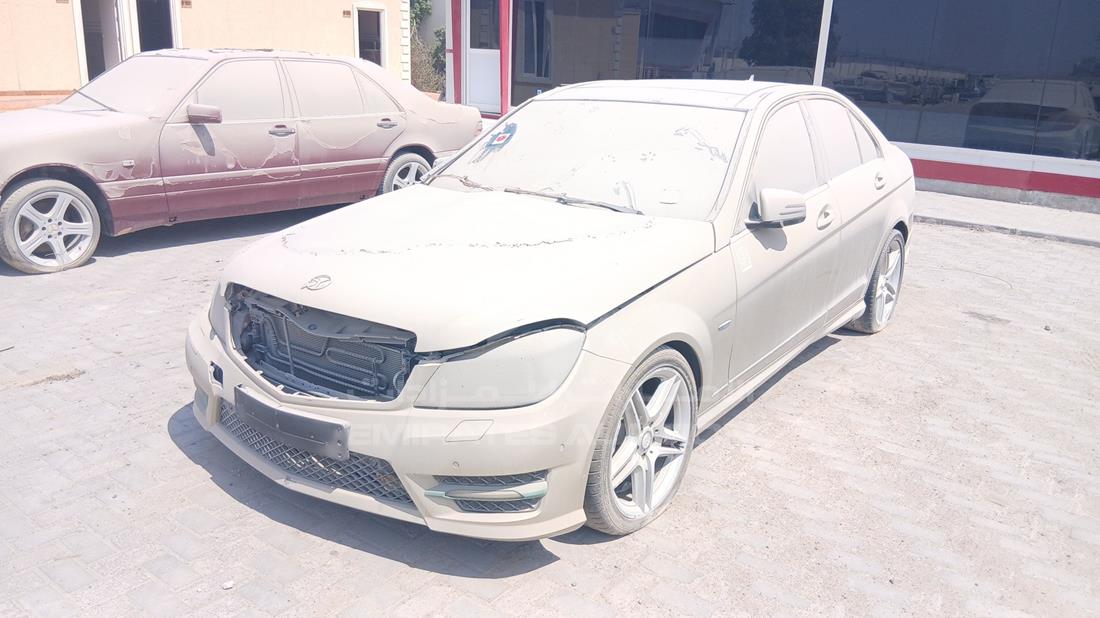 مرسيدس C200 2012 — الزاوية الأمامية اليسرى — صورة 5