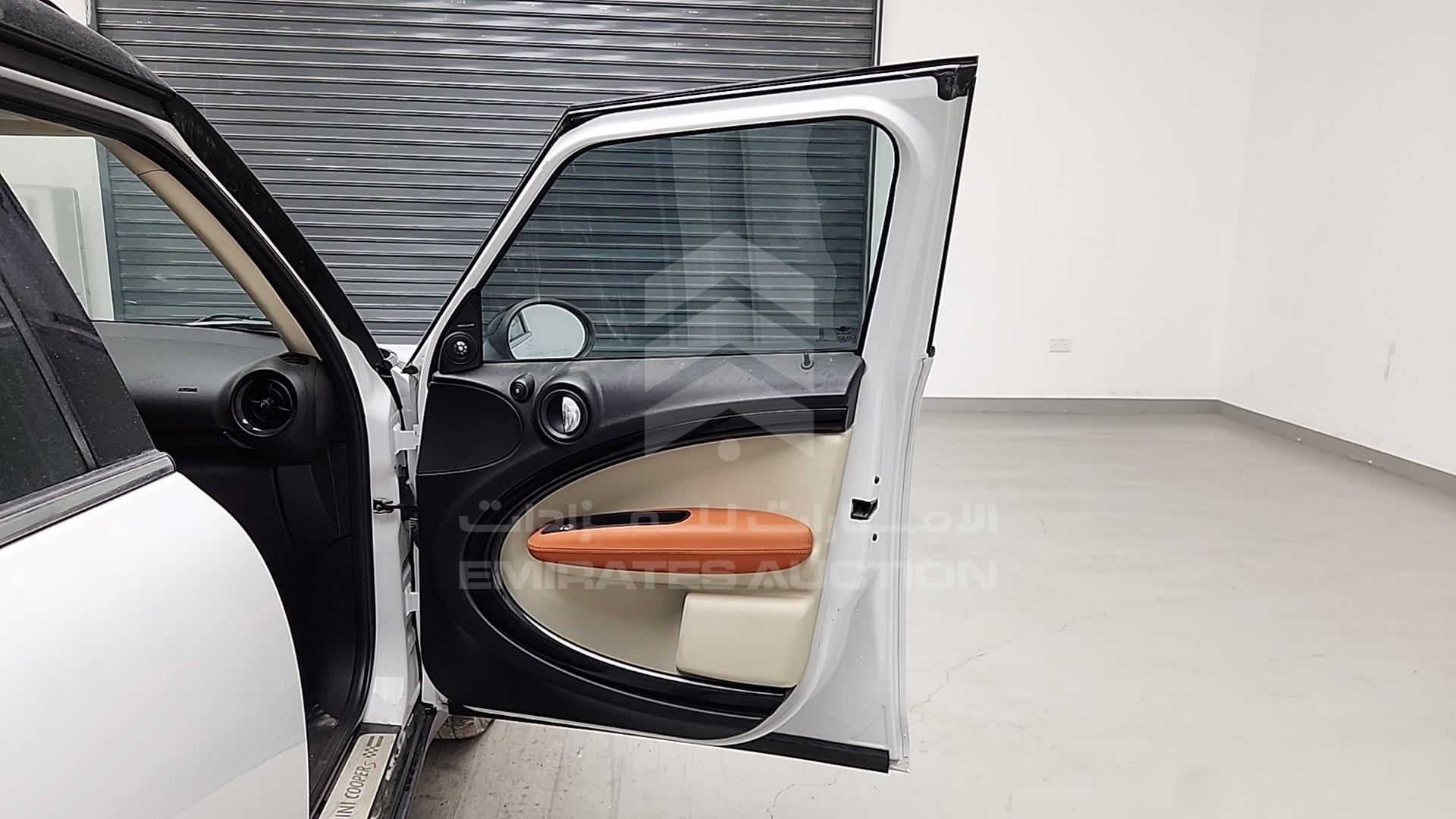 2014 MINI COOPER VIN: WMWZC3C50EWP27812