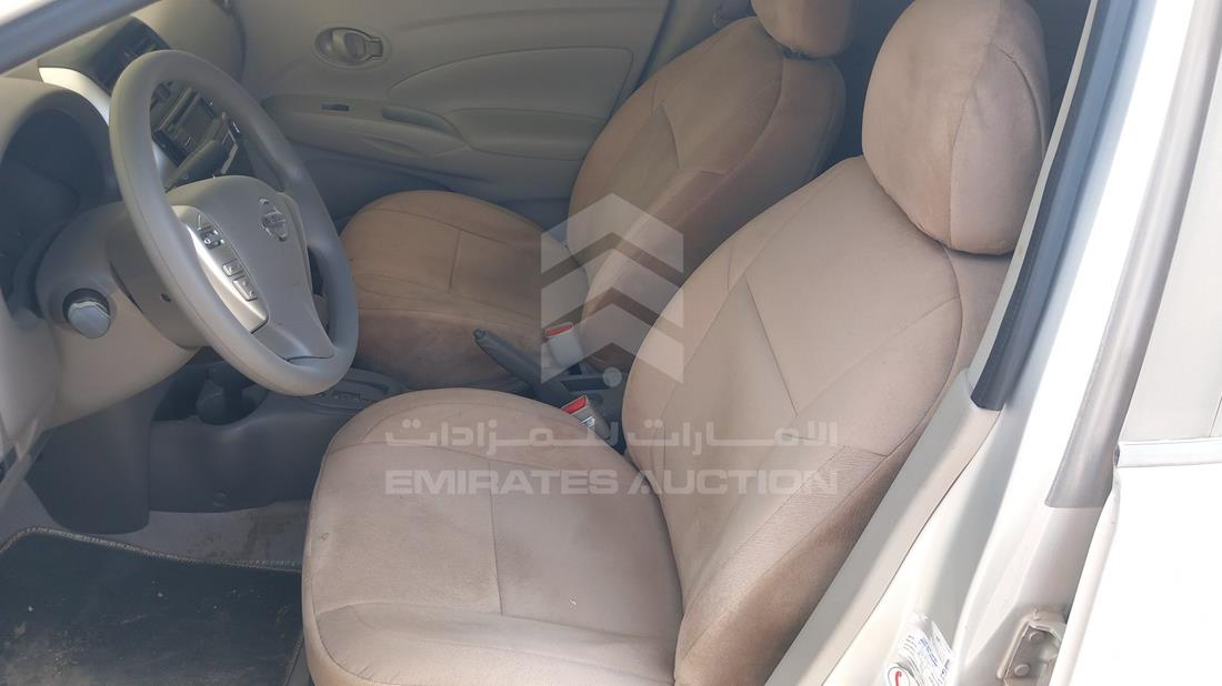 نيسان صني 2024 — زاوية السائق الأمامية اليسرى — صورة 12