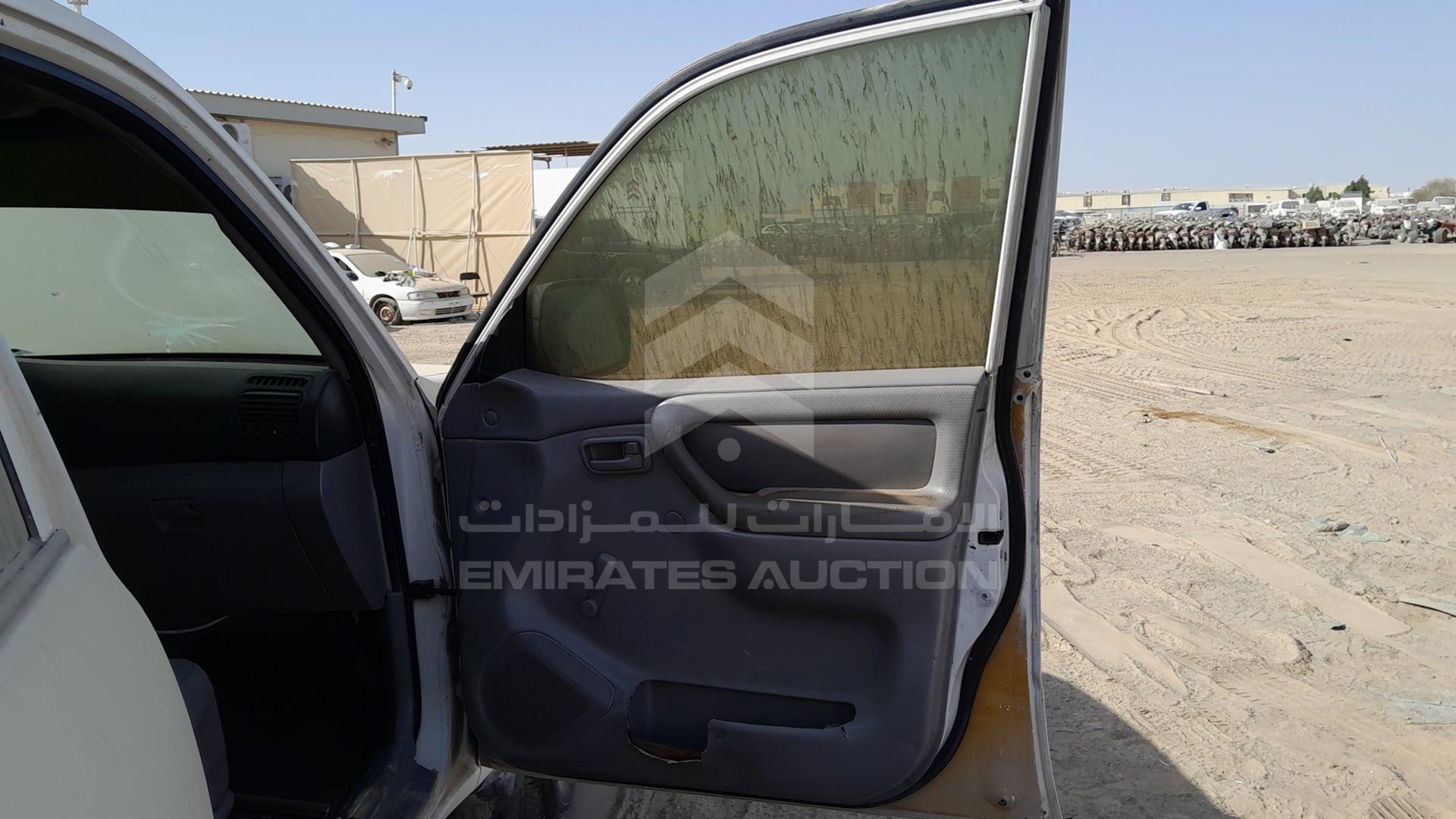 2004 TOYOTA LAND CRUISER VIN: JTGHJ01J843004764