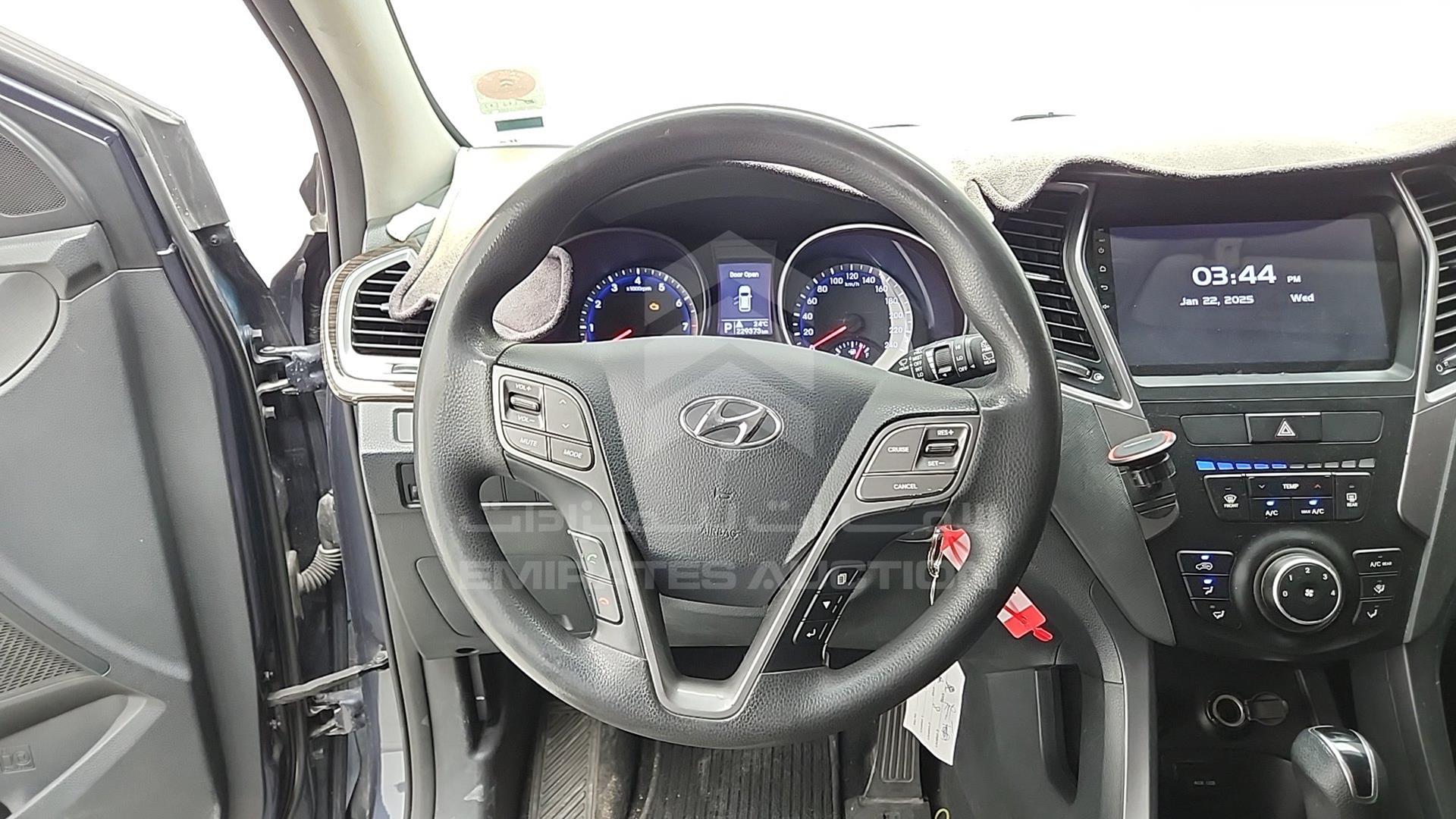 2016 HYUNDAI SANTA FE VIN: KMHST81C2GU488227