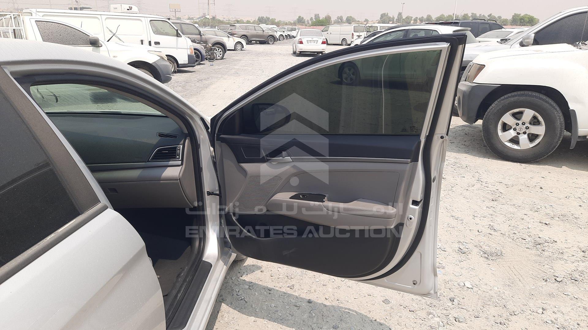 2018 HYUNDAI ELANTRA VIN: KMHD741C0JU545067
