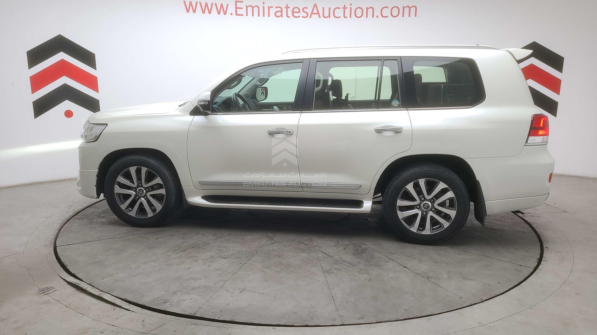 2017 TOYOTA LAND CRUISER VIN: JTMHY05J3H4054037