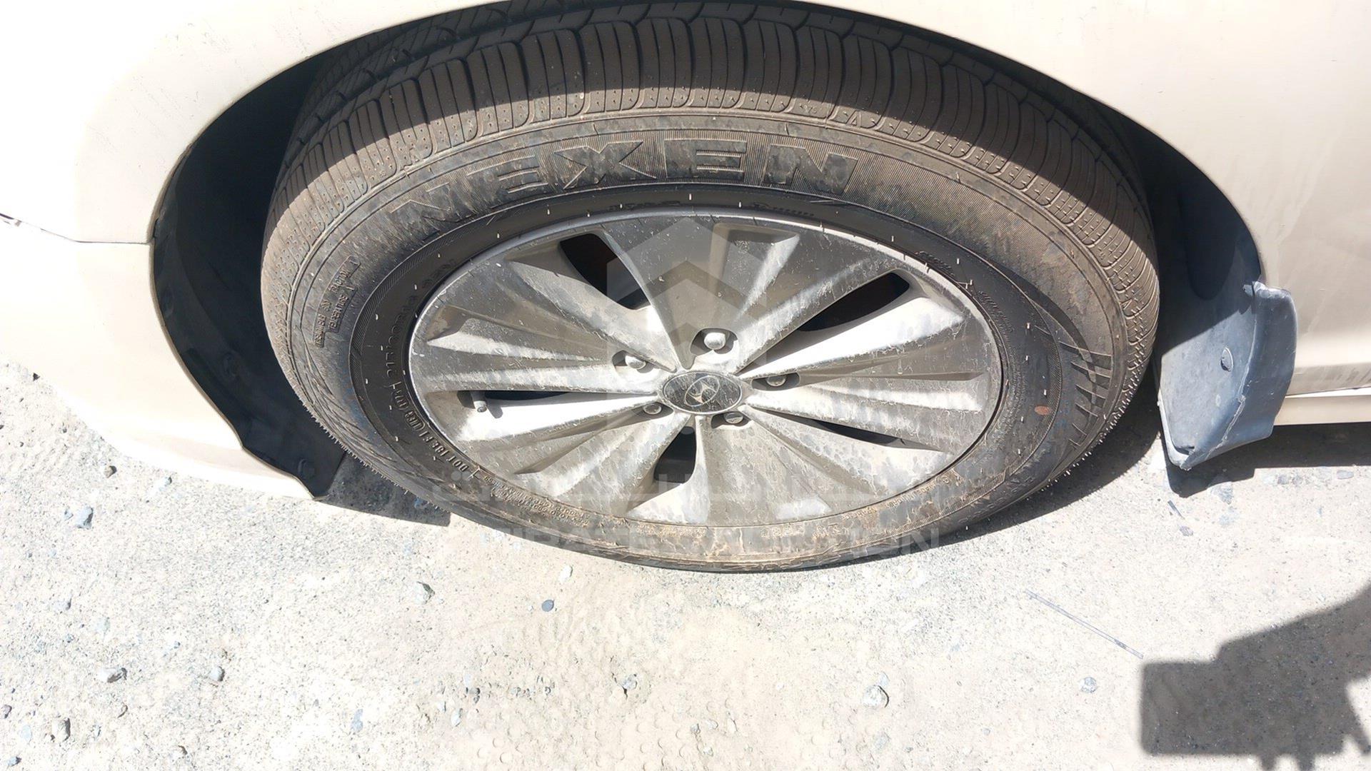 2019 HYUNDAI SONATA VIN: KMHE24133KA092990