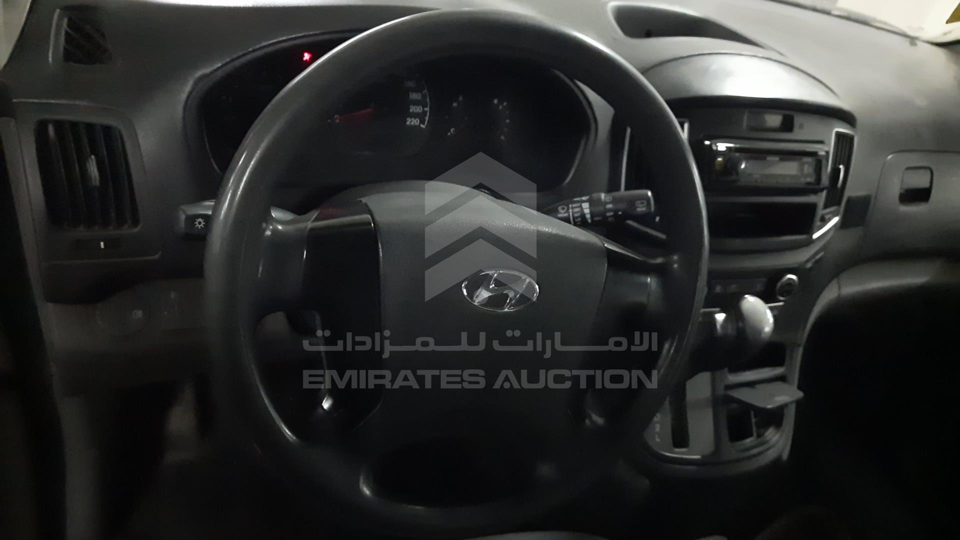 2018 HYUNDAI H1 VIN: KMHWG81RXJU967562