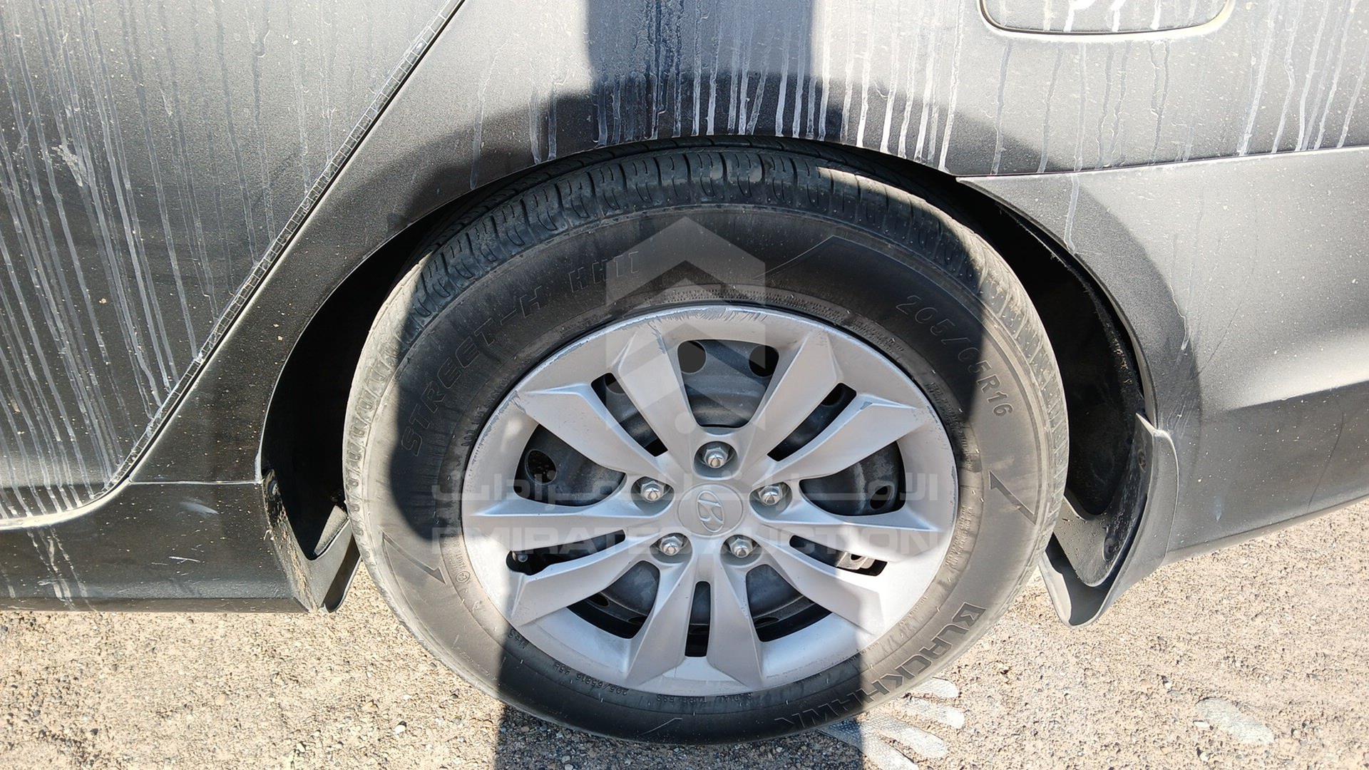 2013 HYUNDAI SONATA VIN: 5NPEB4AC5DH543725