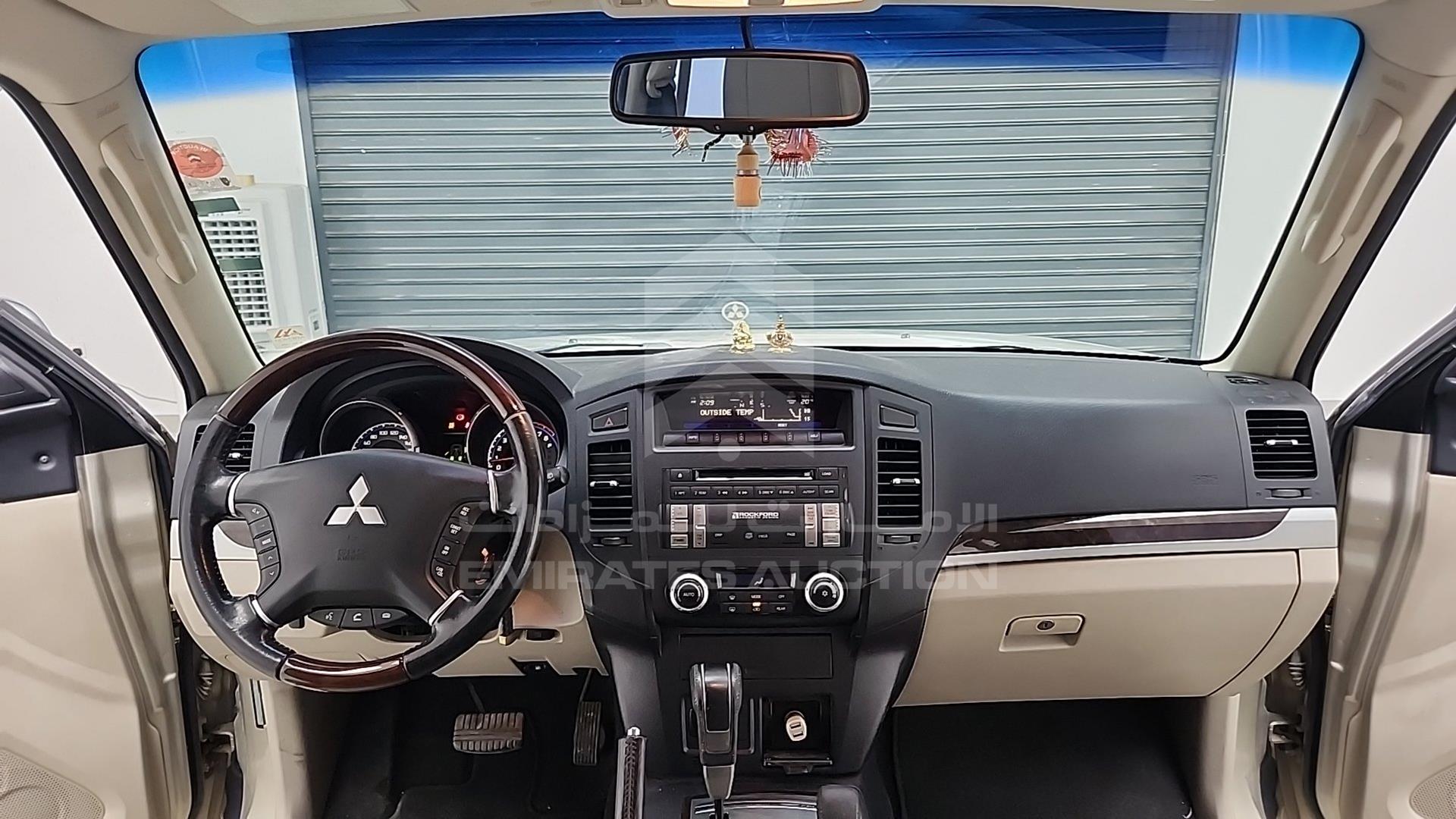 2011 MITSUBISHI PAJERO VIN: JMYLRV95WBJ706502
