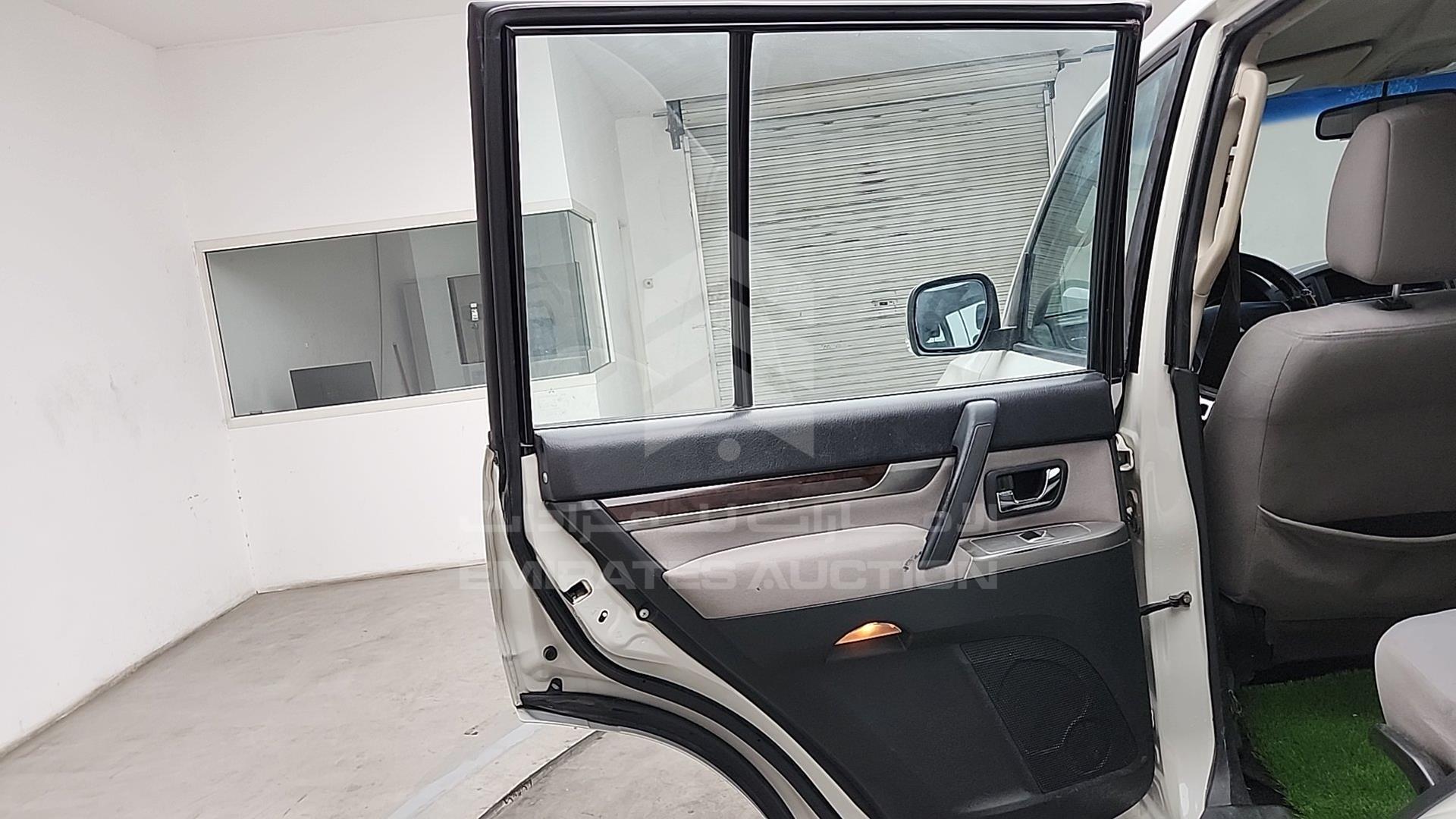 2014 MITSUBISHI PAJERO VIN: JMYLRV95WEJ717770