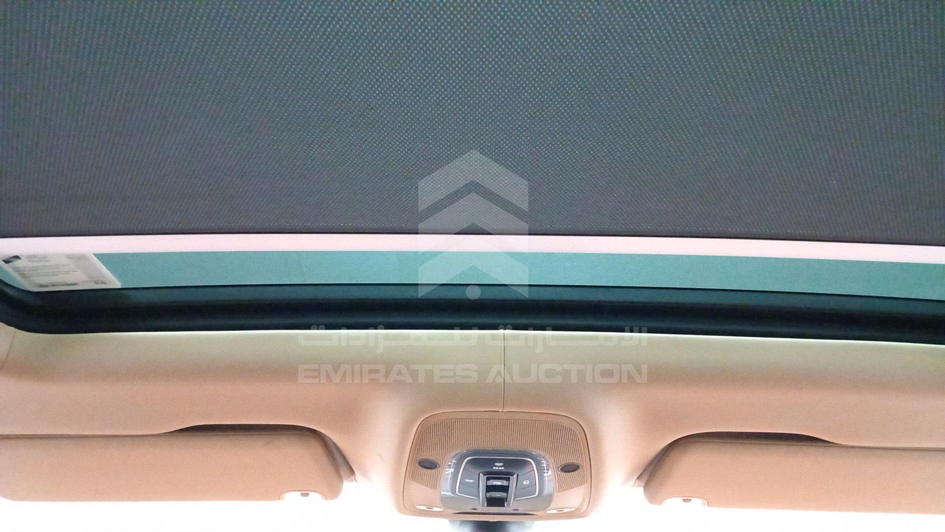 2017 BENTLEY BENTAYGA VIN: SJAAB1ZV8HC015778