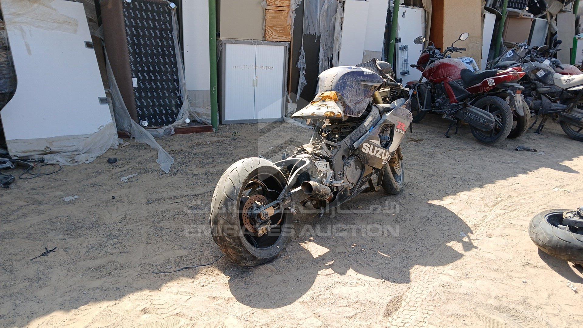 0 SUZUKI GSXR 750 VIN: JS1GR7JA352100040