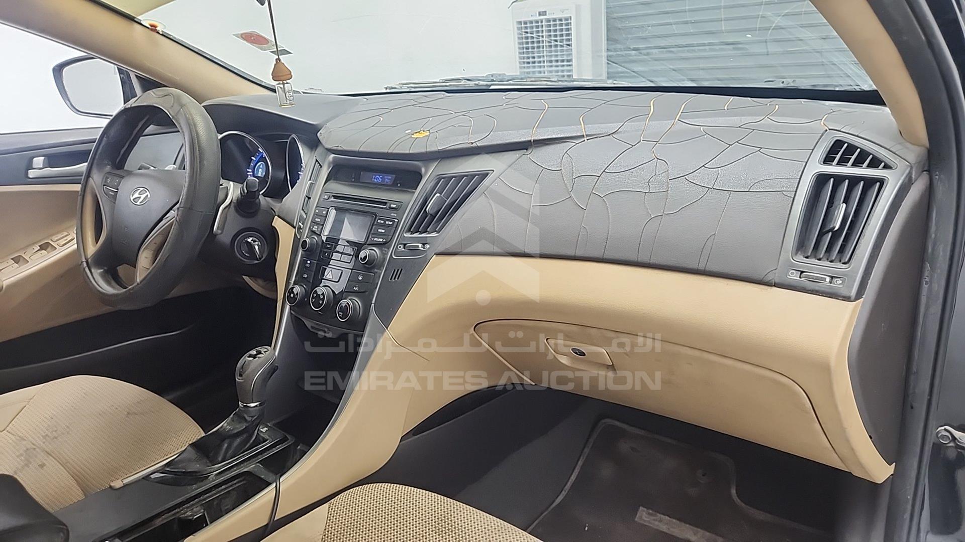 2014 HYUNDAI SONATA VIN: KMHEB41CXEA557706