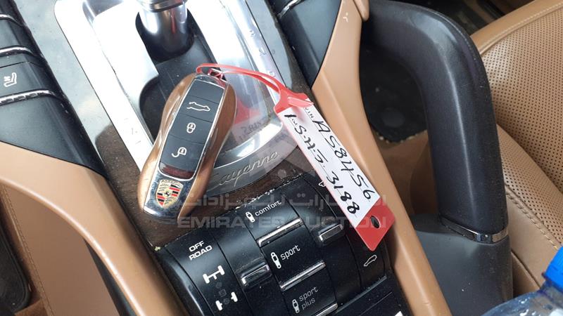 WP1ZZZ92ZFLA58456 Auction: EmiratesAuction Lot: 409142 WP1ZZZ92ZFLA58456 Porsche Cayenne S 2015 GOLD Photo 5