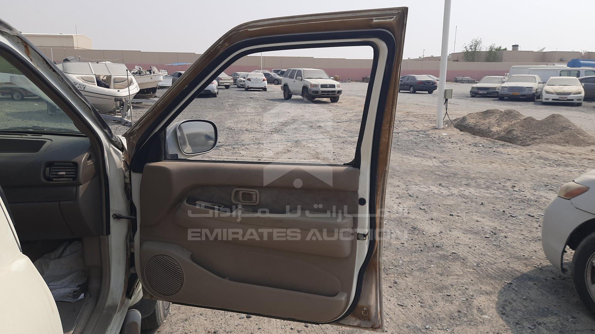 2001 NISSAN PATHFINDER VIN: JN8AR05Y41W513716