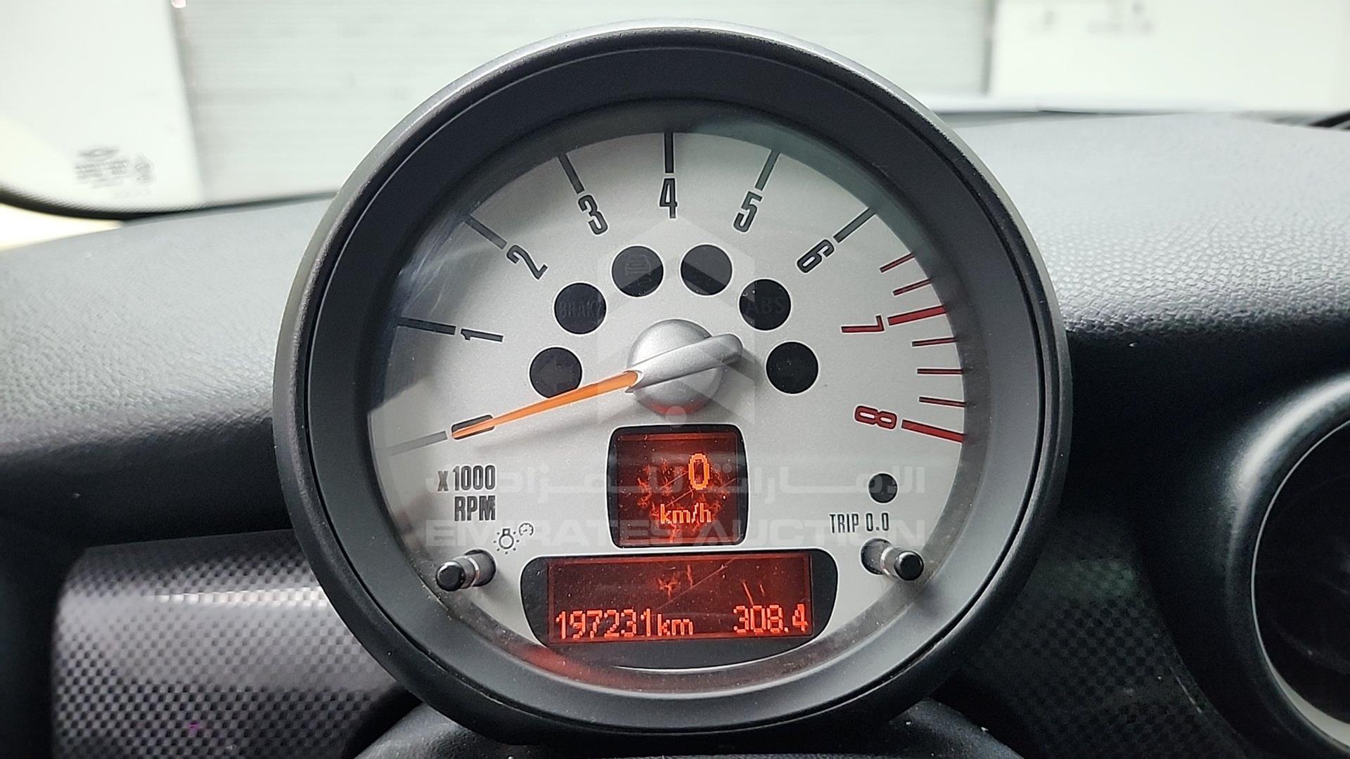 2011 MINI COOPER VIN: WMWSV3C58BTY11241