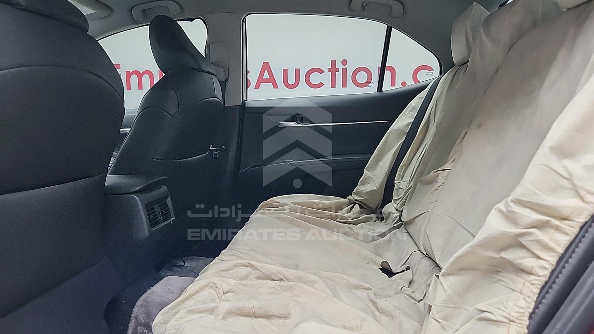 2018 TOYOTA CAMRY VIN: 4T1B11HK5JU566792
