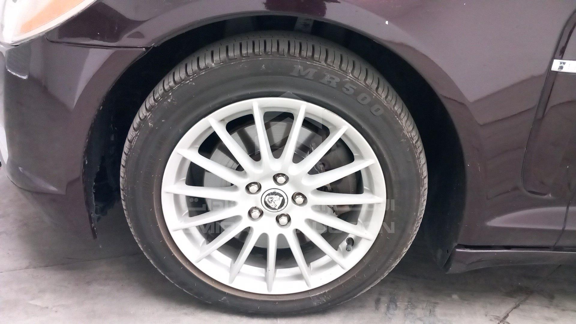 2011 JAGUAR XF VIN: SAJAA05D2BFS04944