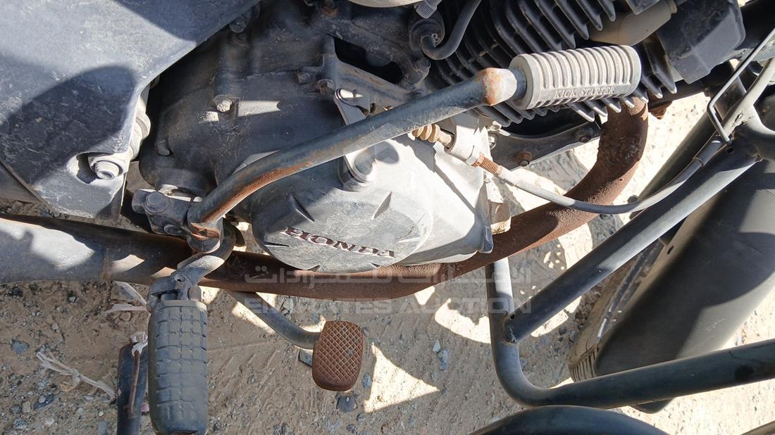 6 Motorbikes — Engine Bay — Photo 32