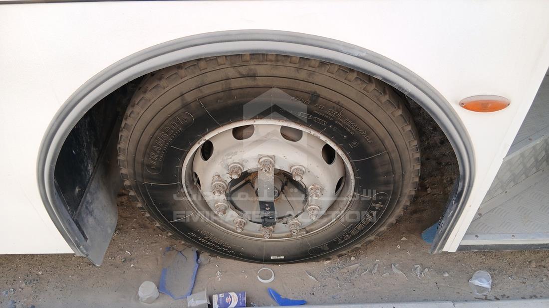تاتا حافلة 2015 — الإطار الأمامي الأيمن — صورة 26