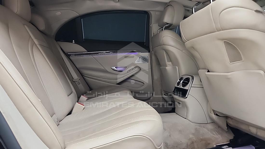 مرسيدس اس 550 2014 — زاوية الراكب الخلفي اليمنى — صورة 26