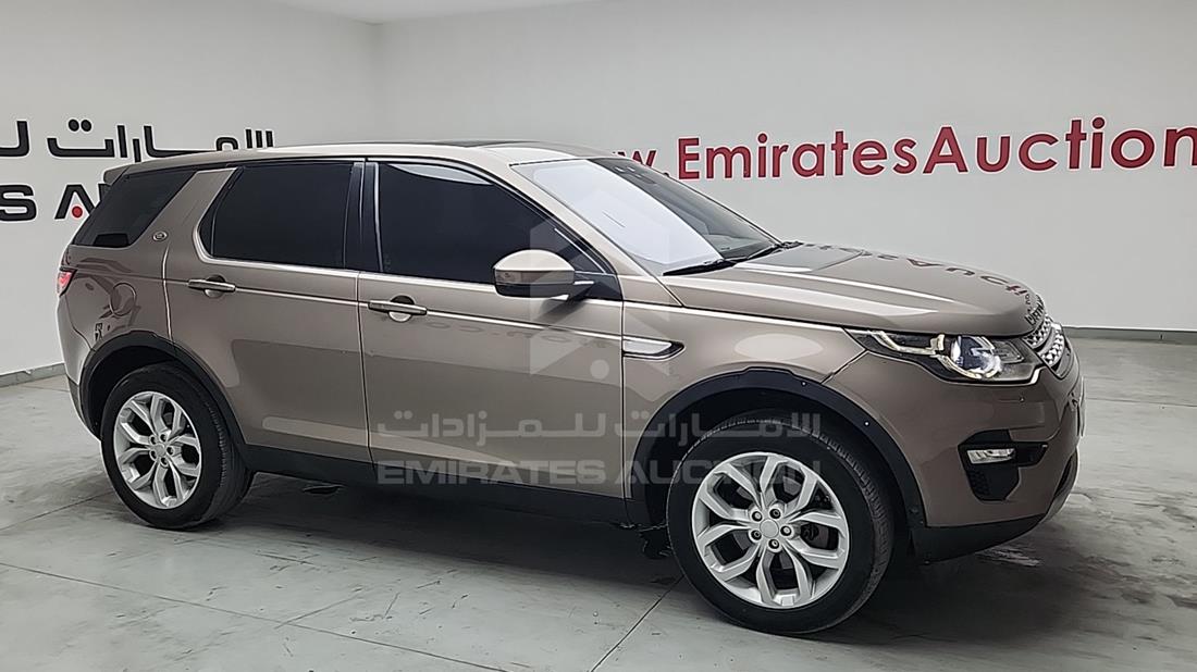 لاند روفر ديسكفري 2016 — الزاوية الأمامية اليمنى — صورة 9