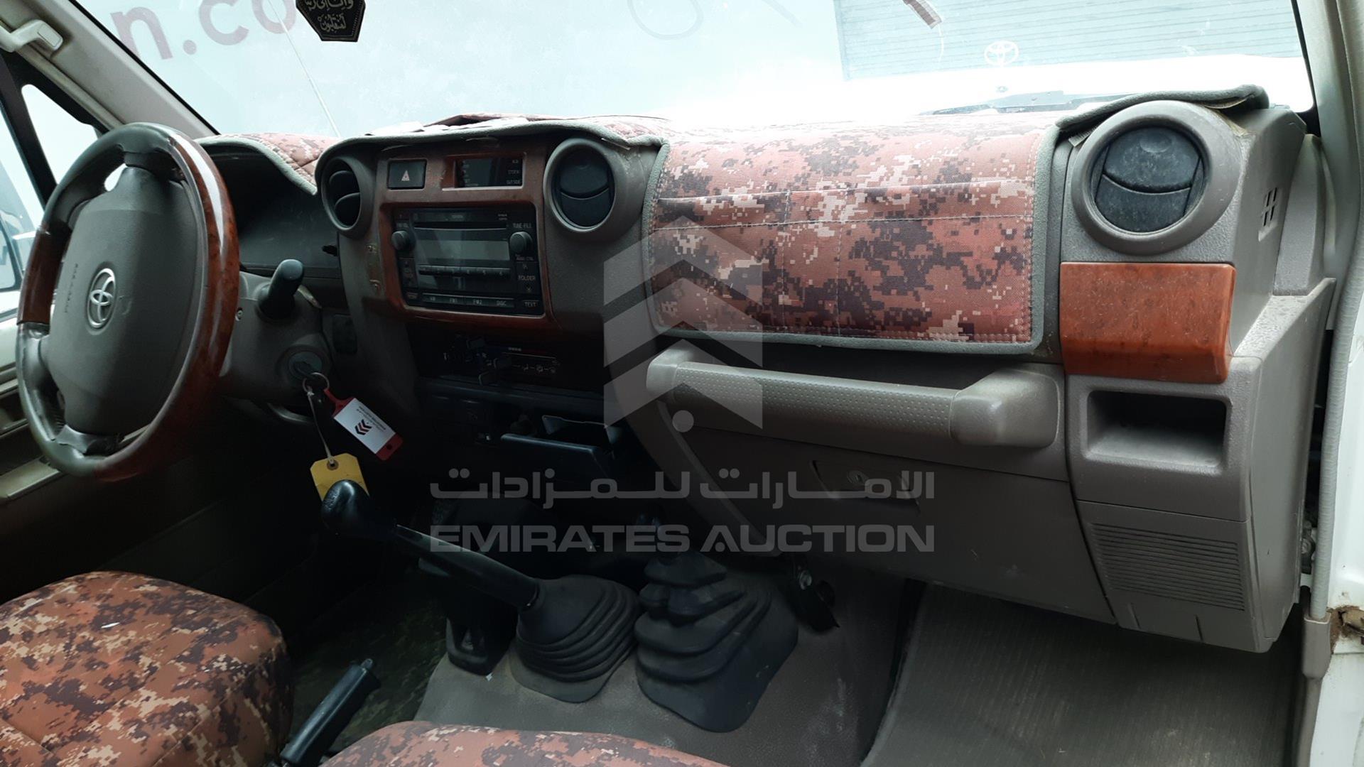 2013 TOYOTA LAND CRUISER VIN: JTFLU73J2D4547985