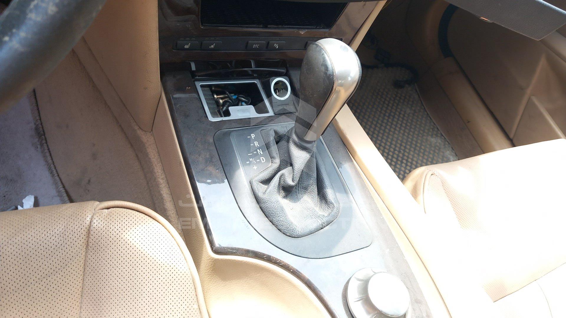 0 BMW 530I VIN: WBANE71066CM01328