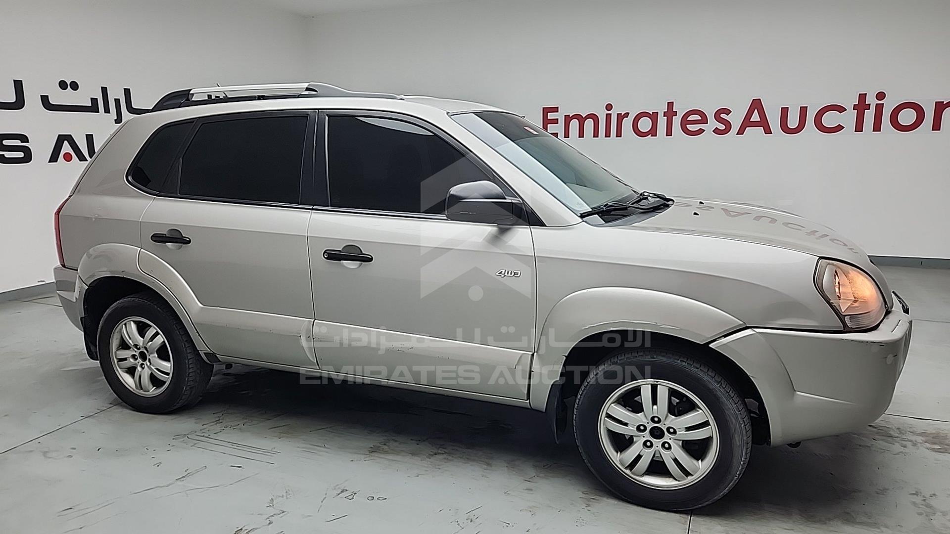 2008 HYUNDAI TUCSON VIN: KMHJM81B28U818546