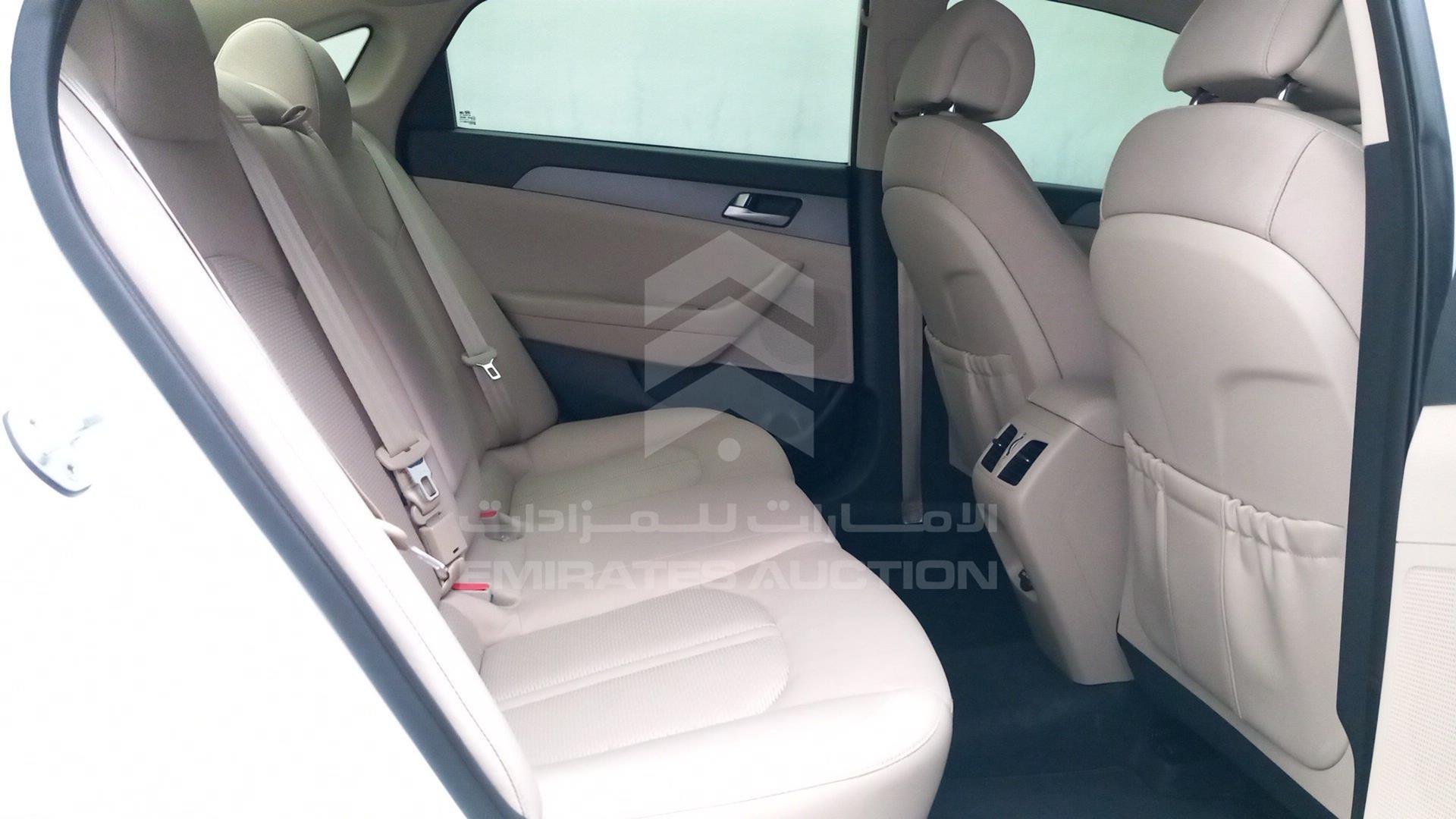 2017 HYUNDAI SONATA VIN: KMHE241G1HA289135