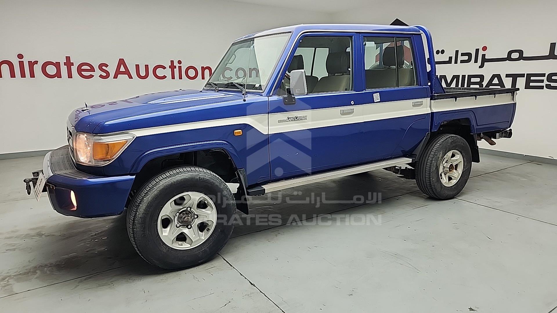 2013 TOYOTA LAND CRUISER VIN: JTFBU71J1D4703089