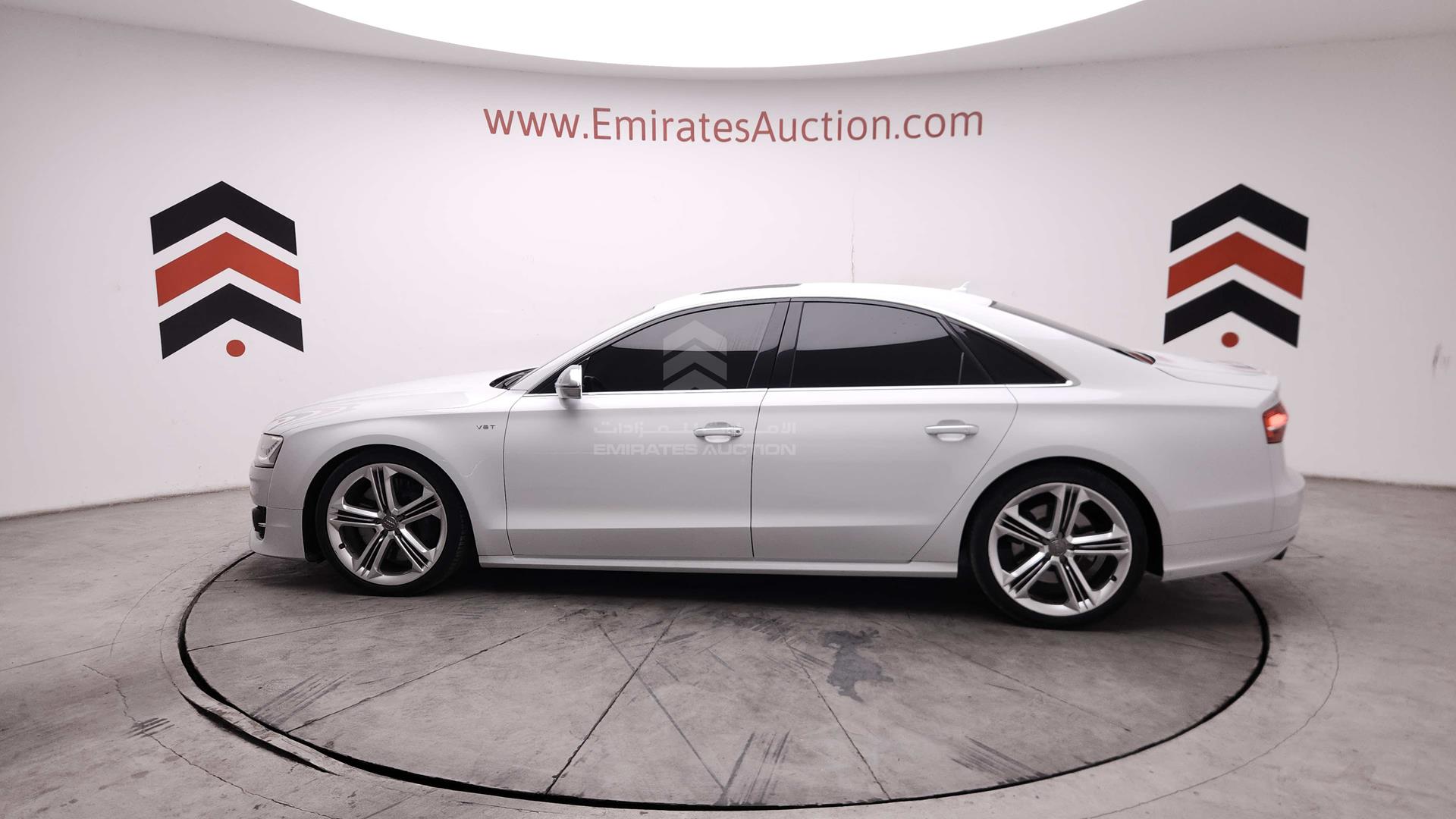 2016 AUDI S8 VIN: WAUG2BFD4GN000253