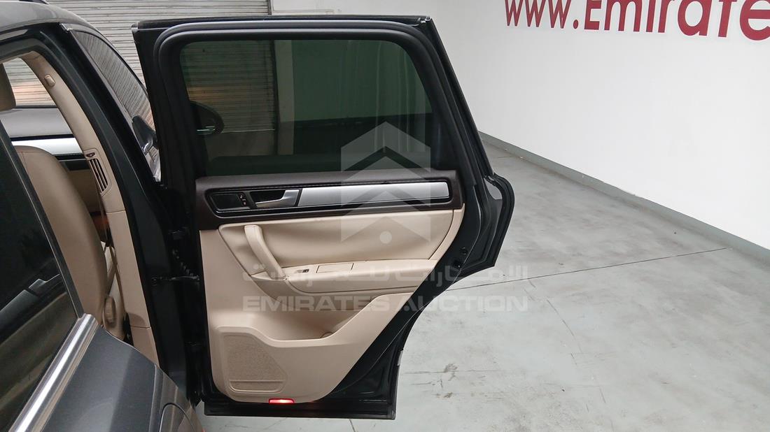 2014 Volkswagen Touareg — Rear Right Door — Photo 26