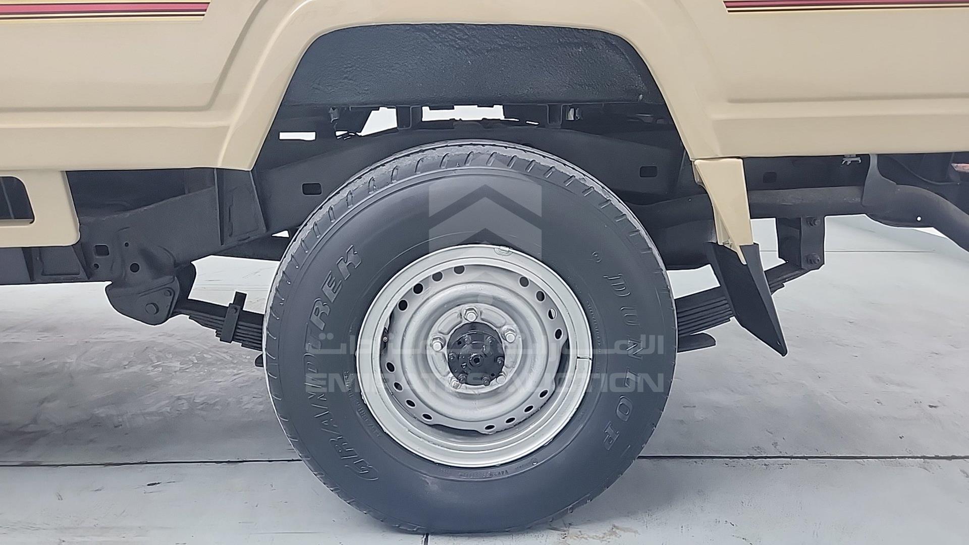 2009 TOYOTA LAND CRUISER VIN: JTFLJ73J196052911