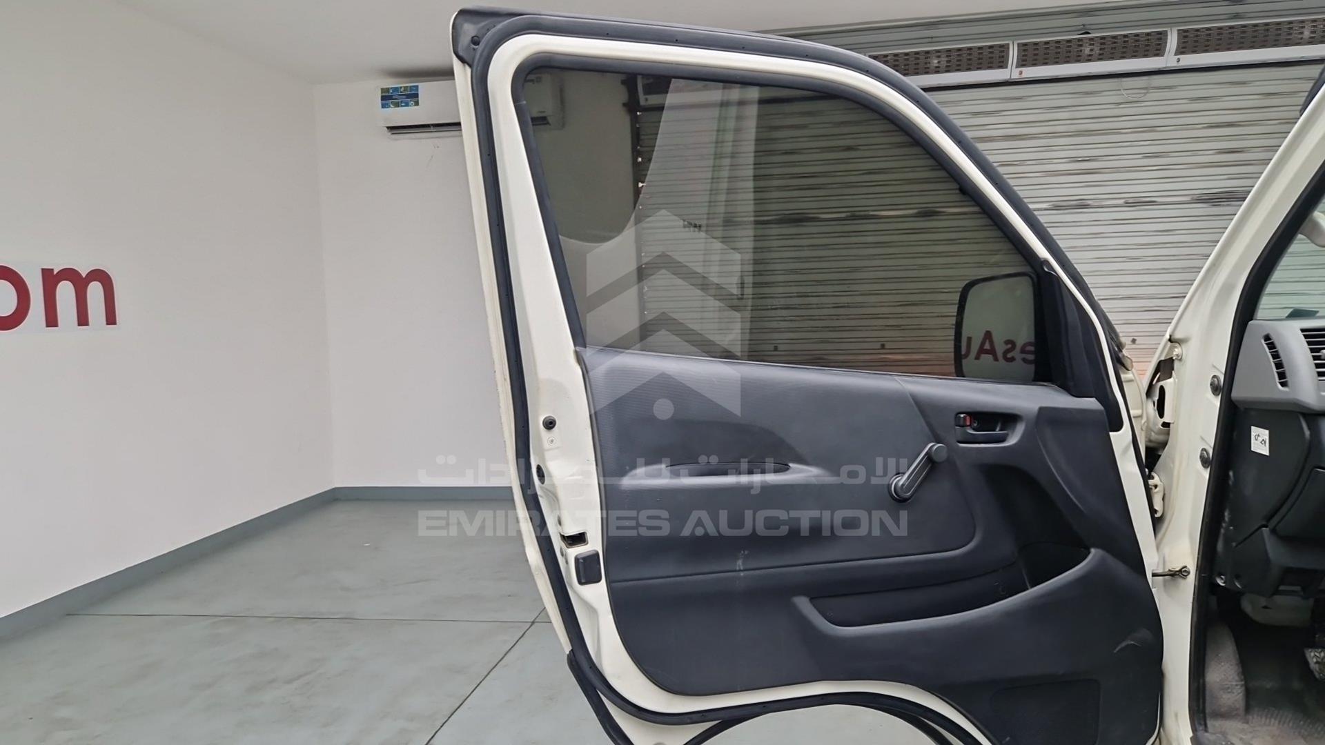 2008 TOYOTA HIACE VIN: JTGJX02PX83001664