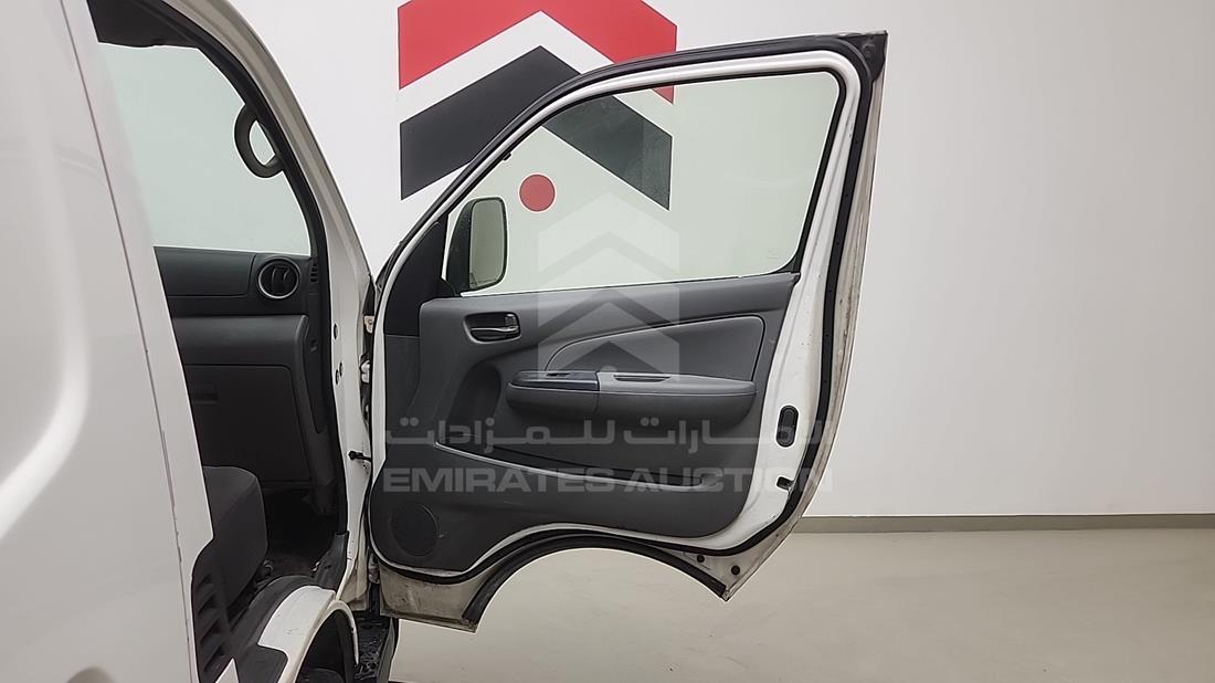 نيسان أورفان 2013 — الباب الأمامي الأيمن — صورة 19