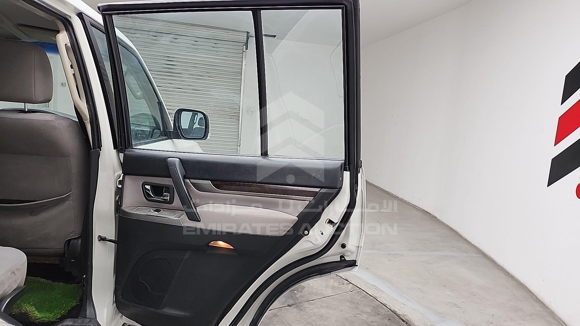 2014 MITSUBISHI PAJERO VIN: JMYLRV95WEJ717770