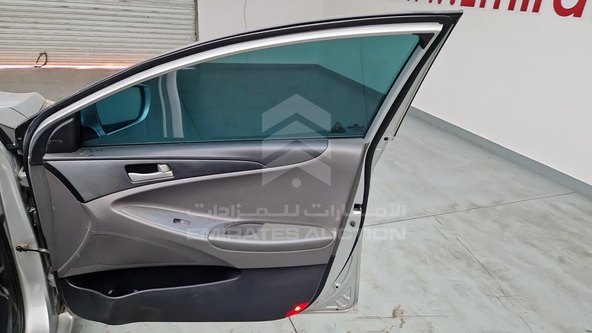 2014 HYUNDAI SONATA VIN: KMHEB41C0EA625057