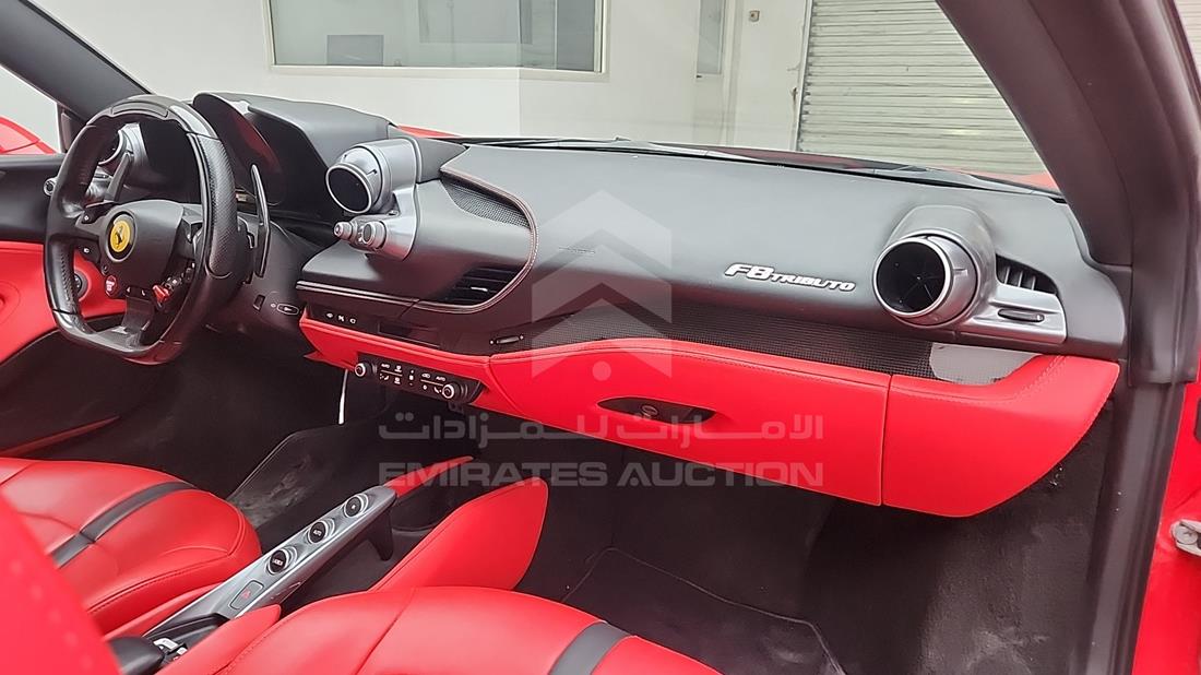 فيراري F8 Spider 2023 — زاوية واجهة الراكب الأمامي الأيمن — صورة 23