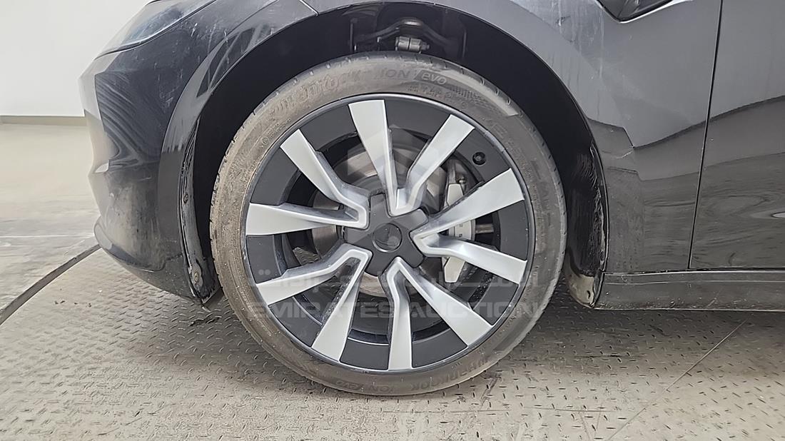 تيسلا موديل 3 2024 — الإطار الأمامي الأيسر — صورة 16