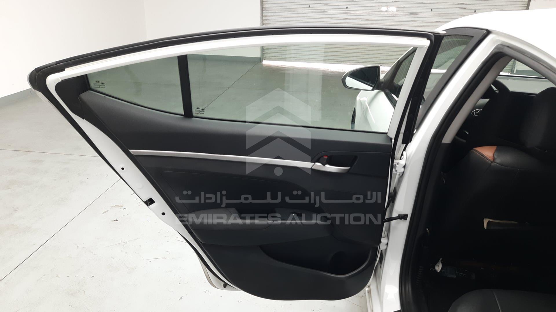 2019 HYUNDAI ELANTRA VIN: 5NPD74LF0KH458356
