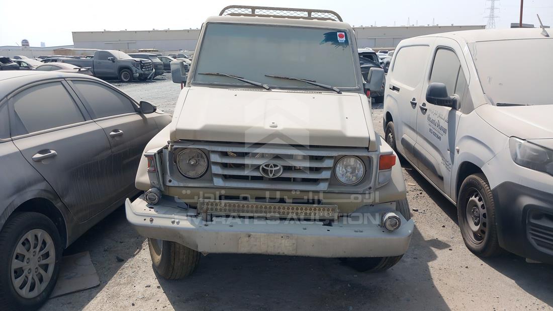 2002 Toyota Land Cruiser Pickup — Full Front View — Photo 1