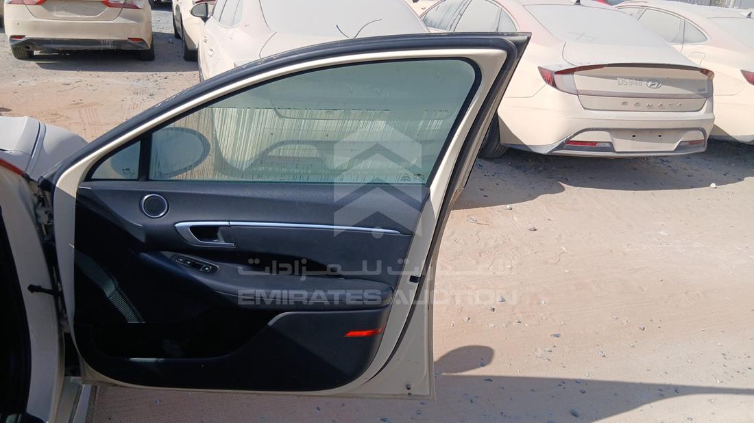 هيونداي سوناتا هجينة 2021 — الباب الأمامي الأيمن — صورة 25