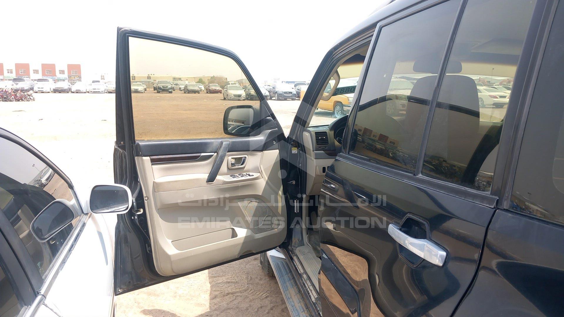 2010 MITSUBISHI PAJERO VIN: JMYLRV95WAJ715031