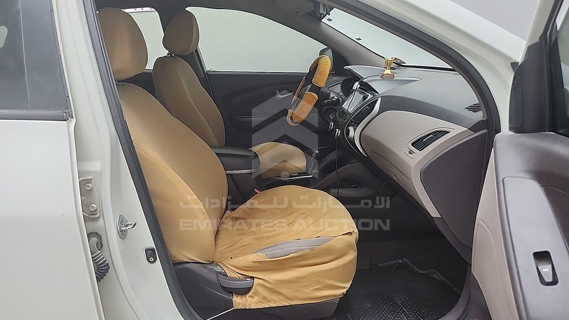 2011 HYUNDAI TUCSON VIN: KMHJT81B9BU132594