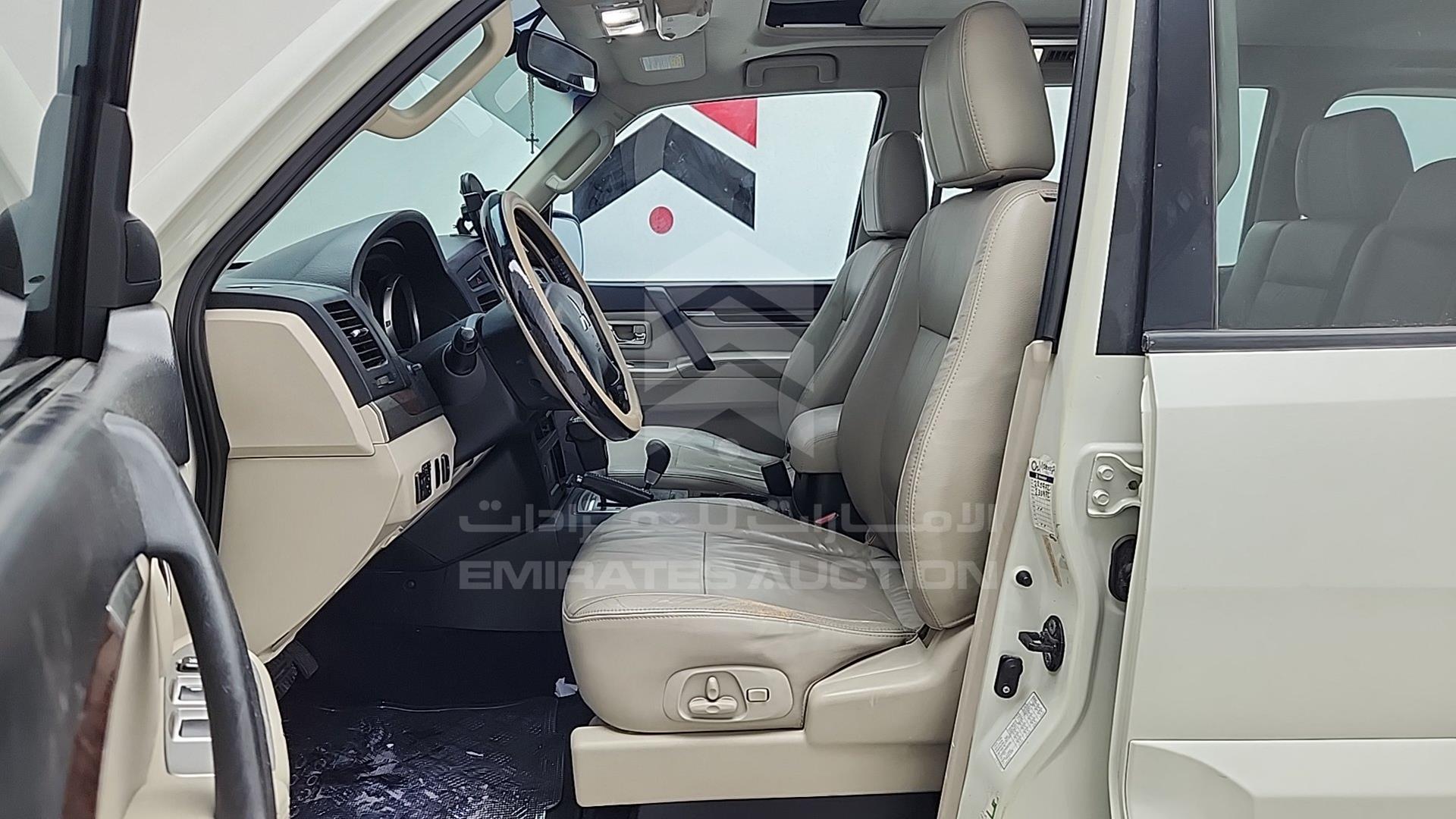 2010 MITSUBISHI PAJERO VIN: JMYLRV95WAJ716207