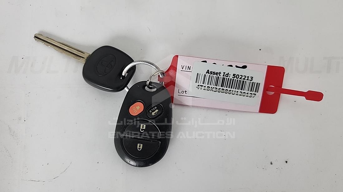 2006 Toyota Avalon — Keys — Photo 5
