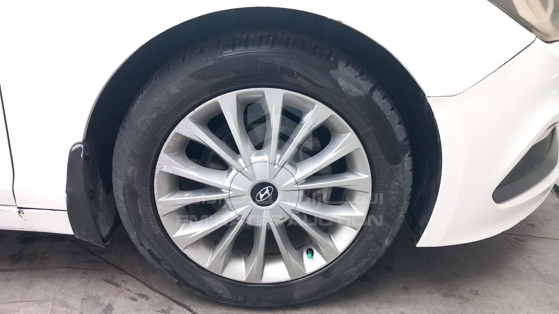 2016 HYUNDAI SONATA VIN: KMHE241G6GA168213