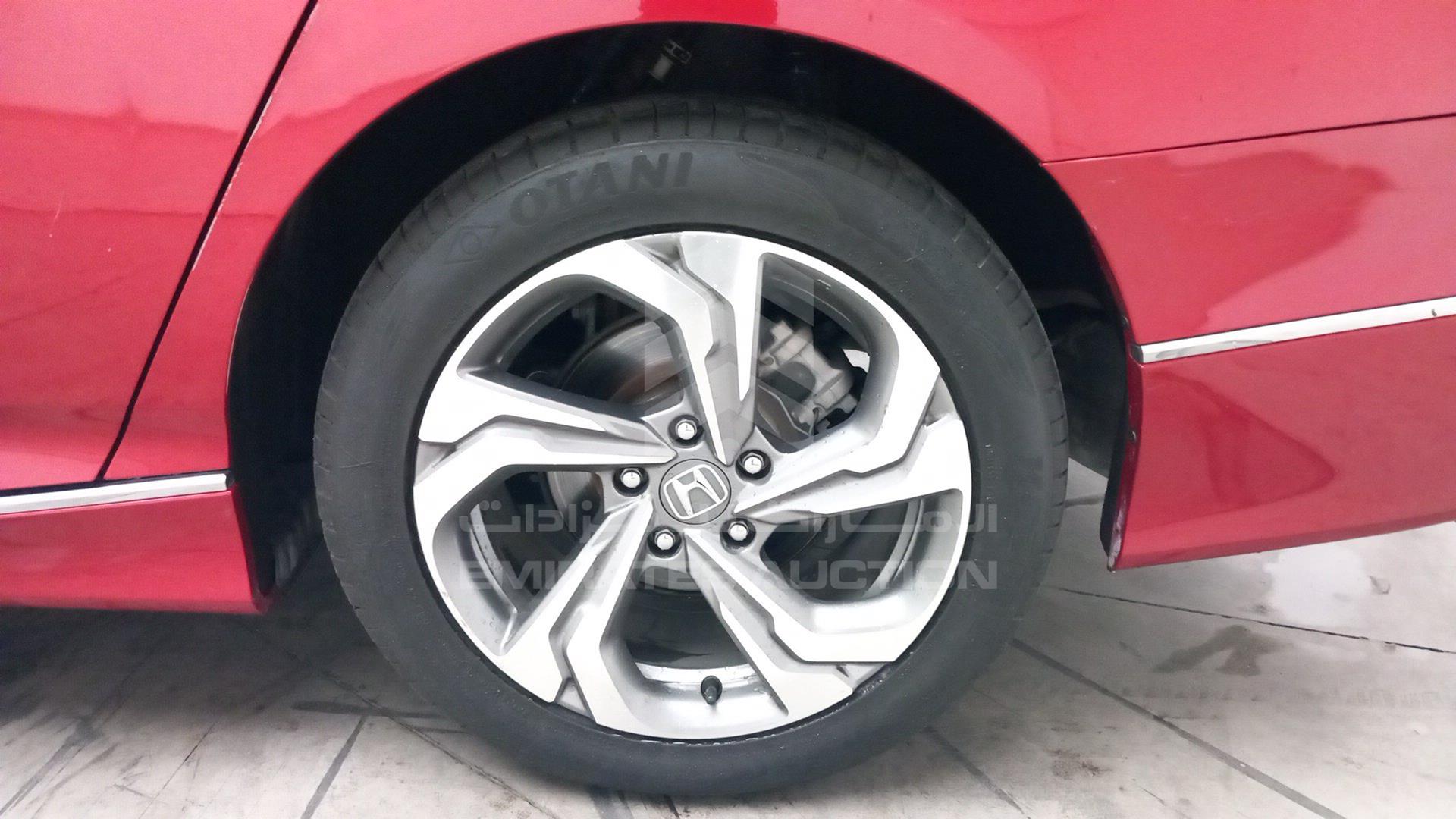2018 HONDA ACCORD VIN: 1HGCV1666JA601815