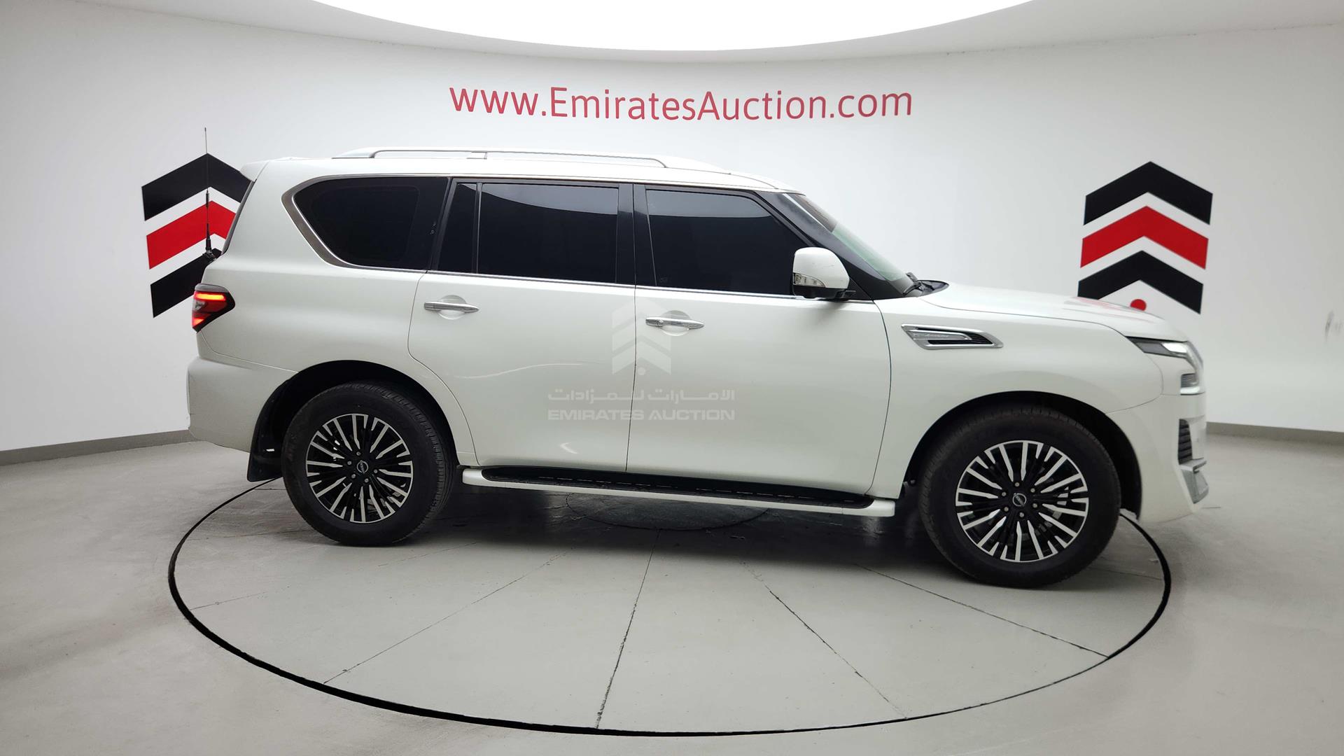 2011 INFINITI QX56 VIN: JNRAZ25Y9B9000789