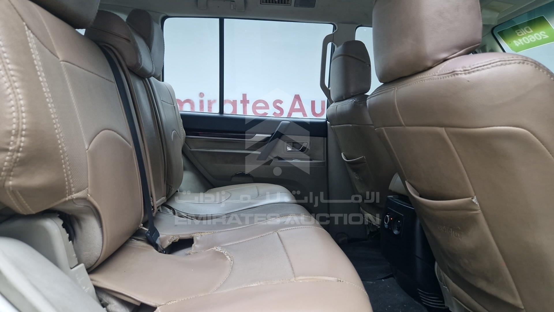 2011 MITSUBISHI PAJERO VIN: JMYLRV95WBJ708816